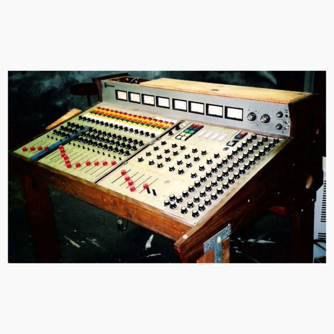 QEE | Custom Console 16x4x16